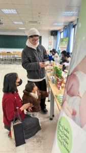 nhan-vien-evergreen-tu-van-san-pham-tai-hoi-thao-tien-san