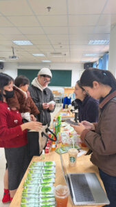 nhan-vien-evergreen-tu-van-san-pham-tai-hoi-thao-tien-san-1